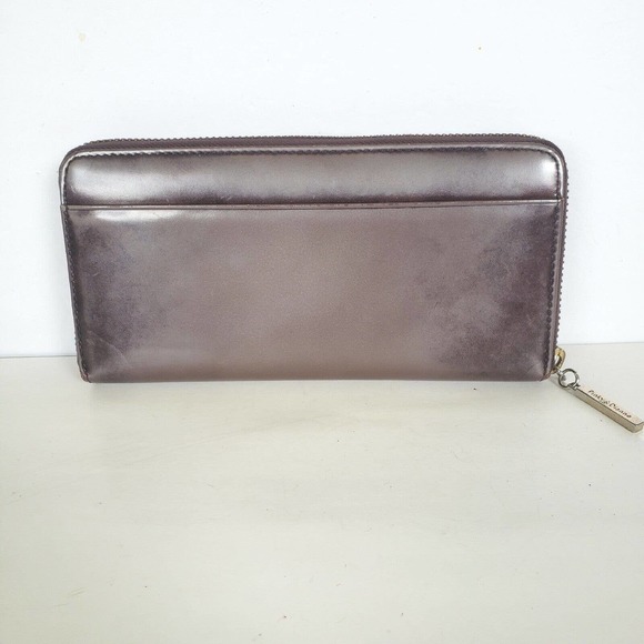 Pinky & Dianne Signature Patent Leather Zip Around Large Clutch Brown Distress - Picture 4 of 12